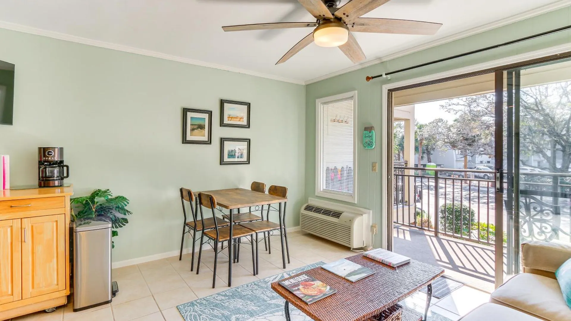 Coastal With Pool And Direct Access!