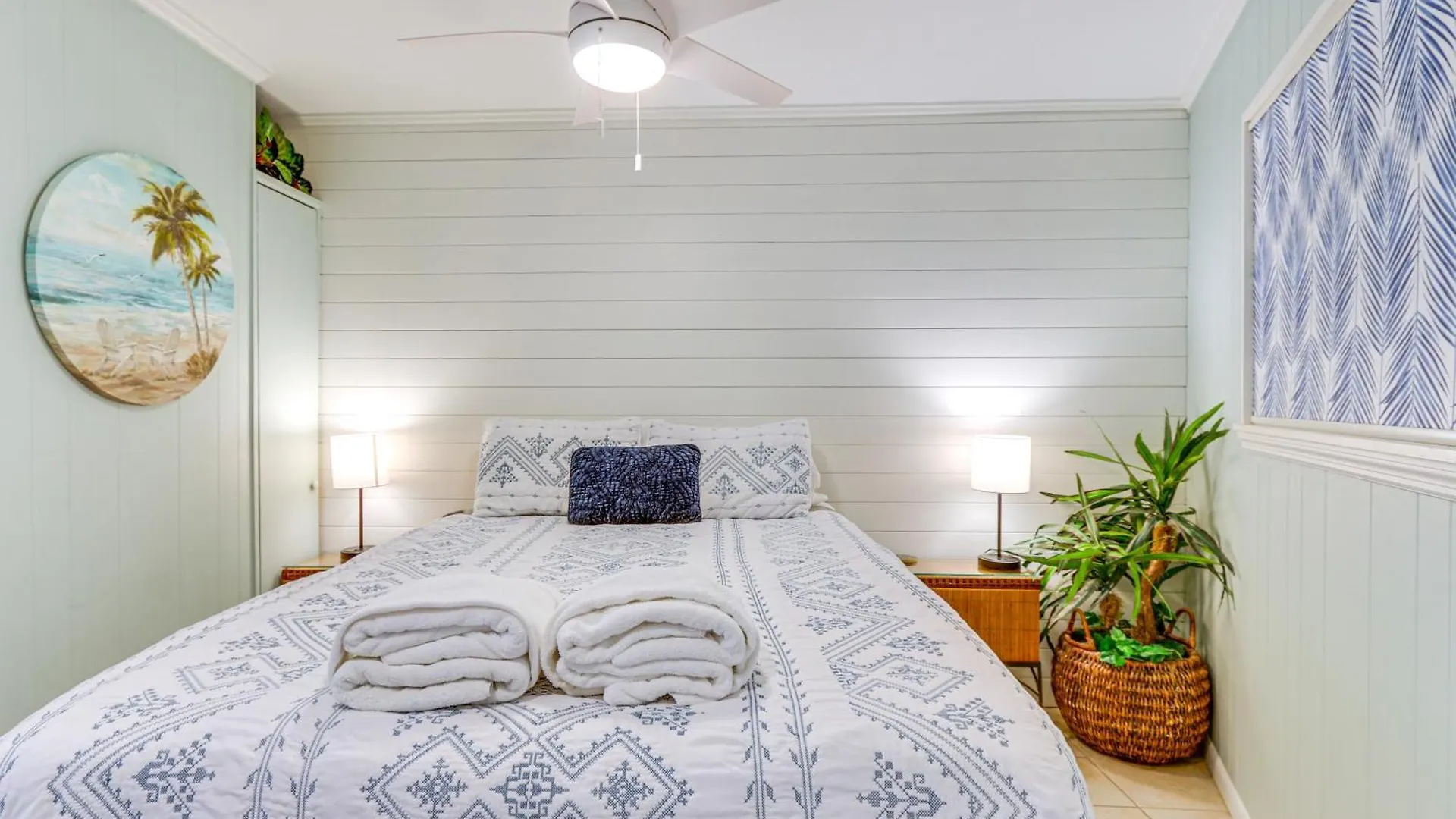 Coastal With Pool And Direct Access! Apartment *