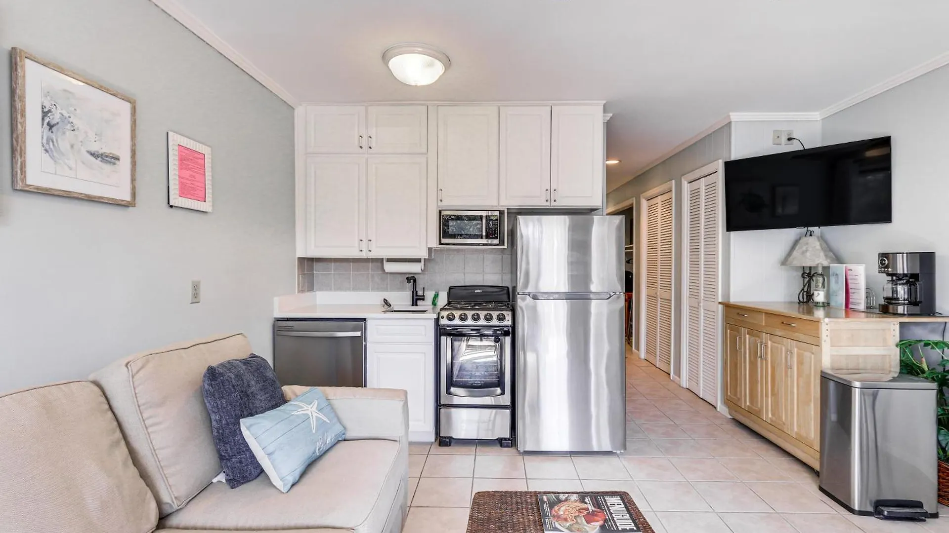 Coastal With Pool And Direct Access!