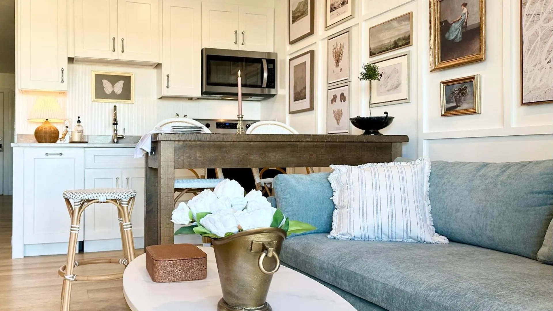 Ocean View- King Suite - Romantic Couples Oasis - Private Access To Beach! Apartment