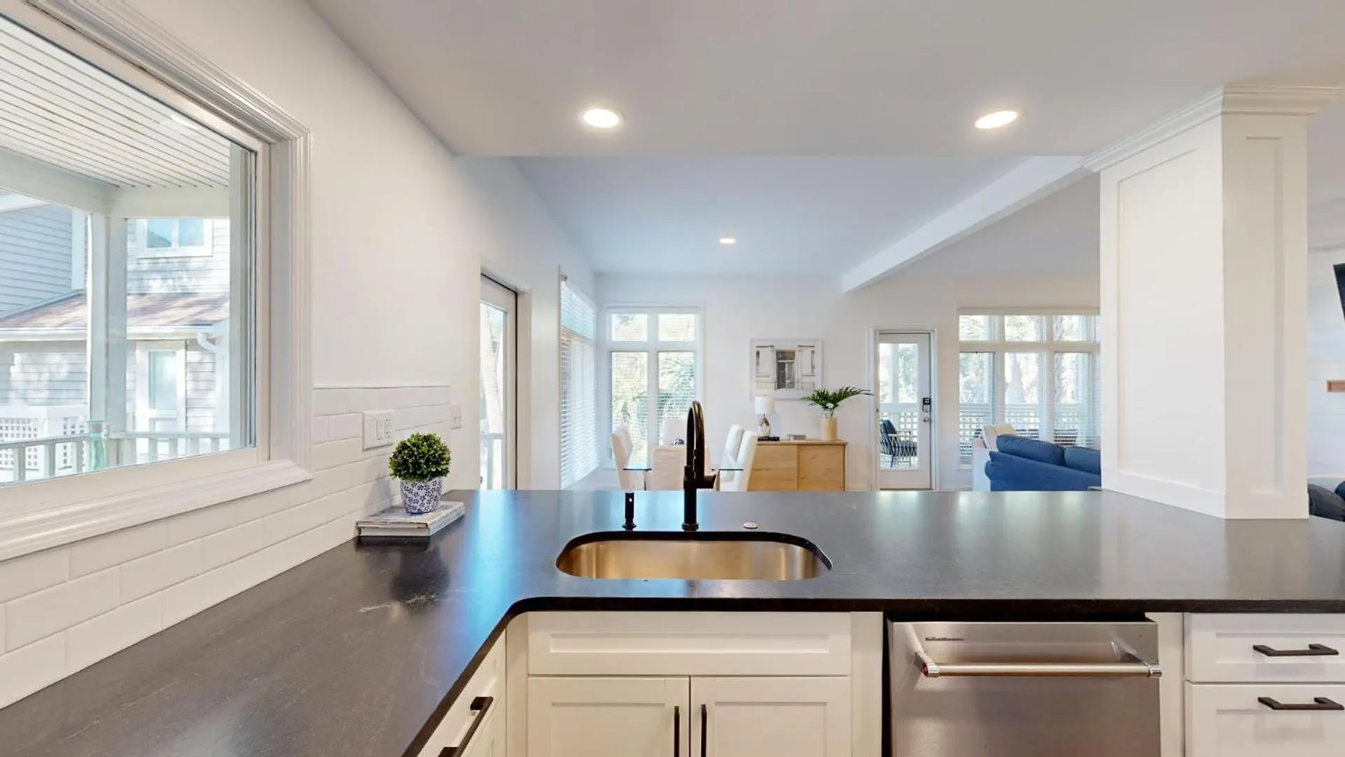 Villa 7645 Huntington *