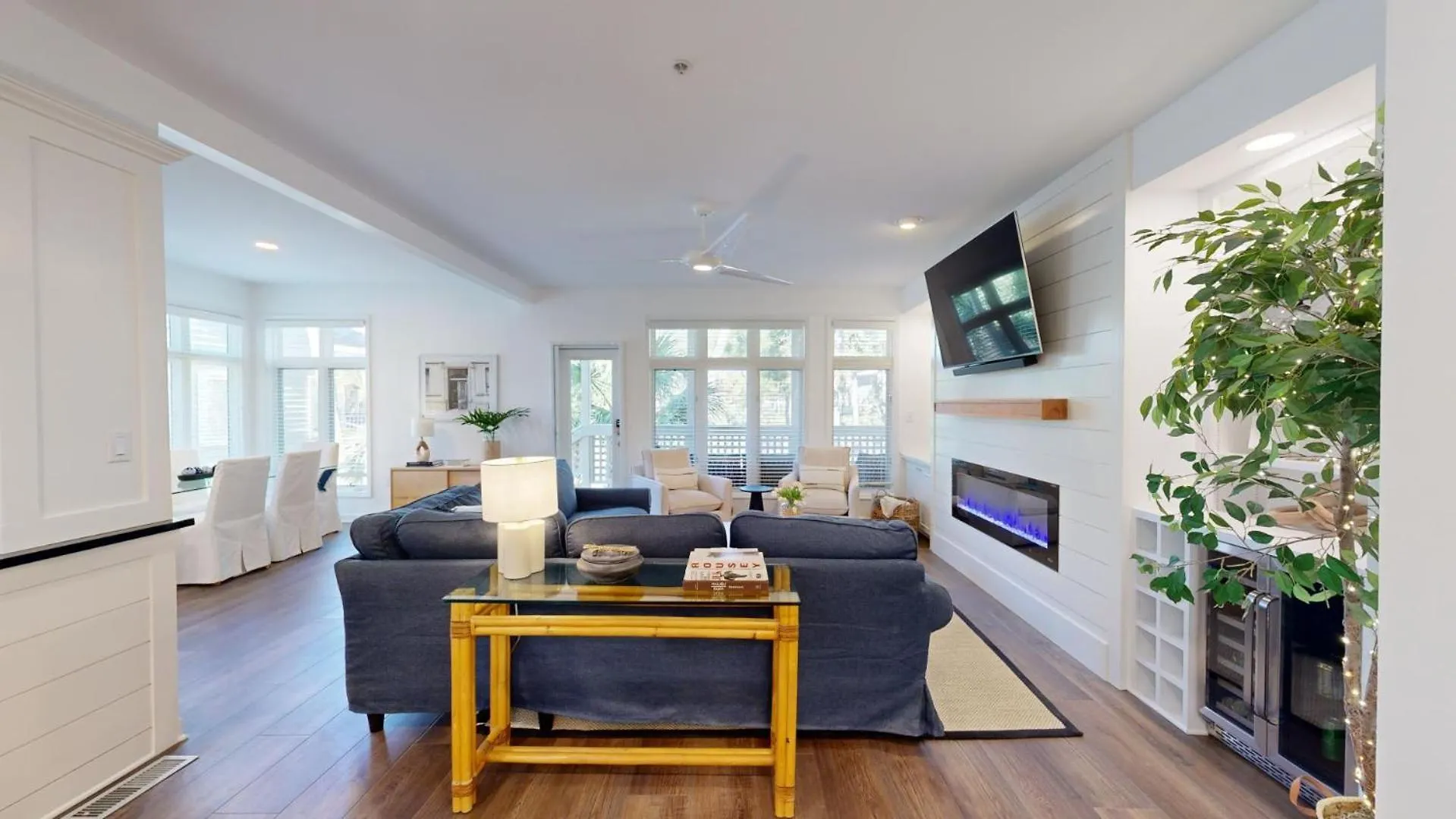 7645 Huntington Villa *