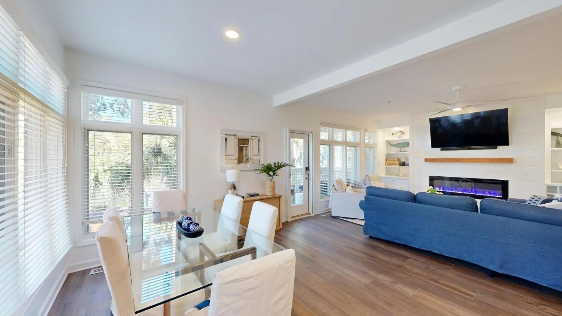 Villa 7645 Huntington *