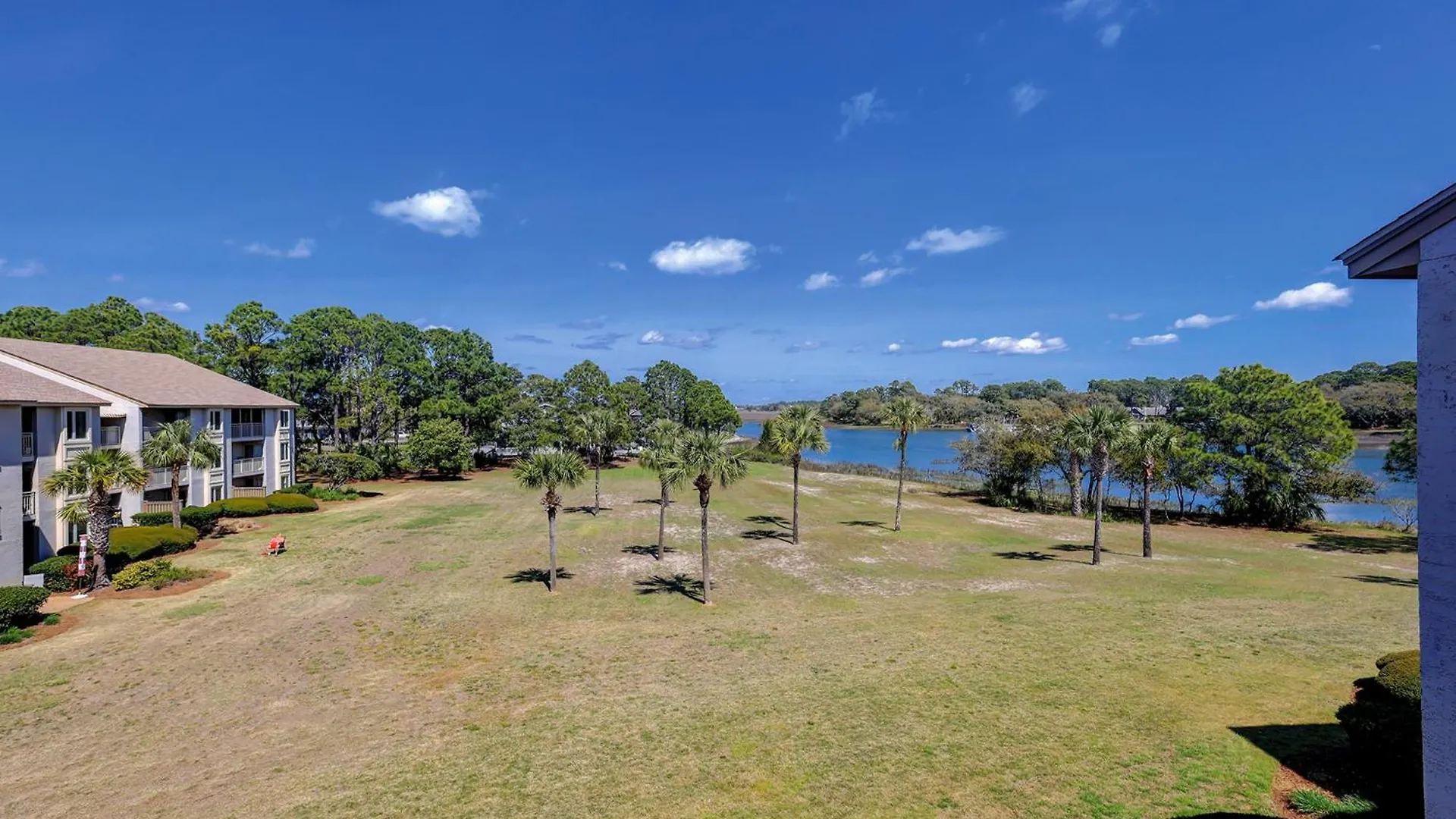 1762 Bluff Modern Updated Water Views Sleeps 8 Sea Pines *