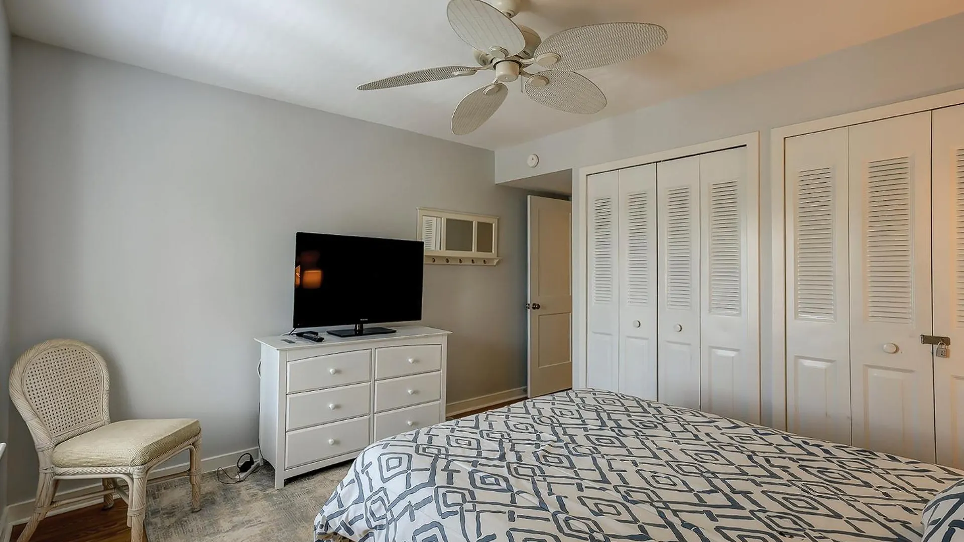 1762 Bluff Modern Updated Water Views Sleeps 8 Sea Pines *