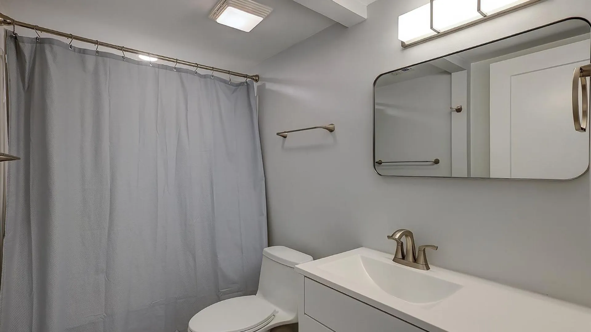 Holiday home 1762 Bluff Modern Updated Water Views Sleeps 8 Sea Pines