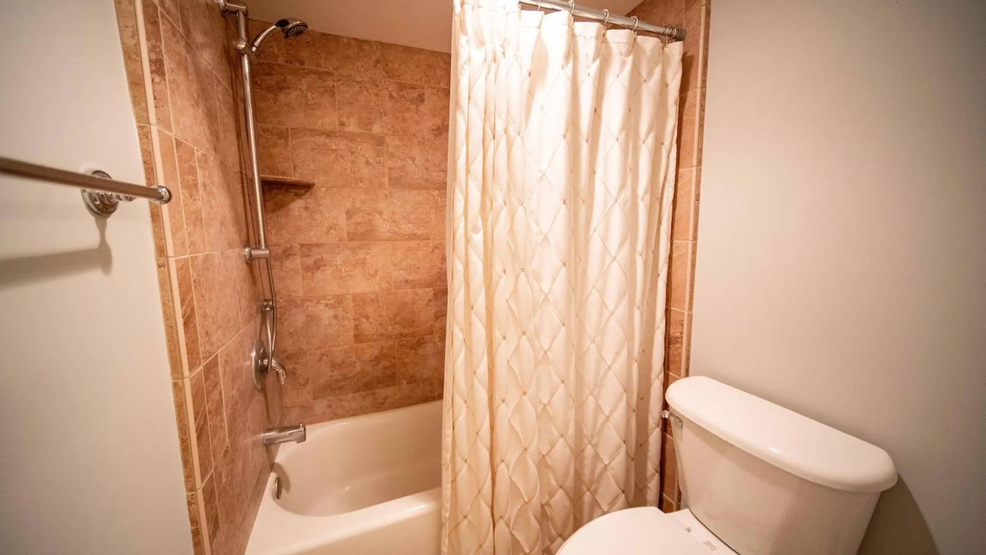 New Finishing Touches Added ! Walk To The Salty Dog South Sleeps 4 Sea Pines *