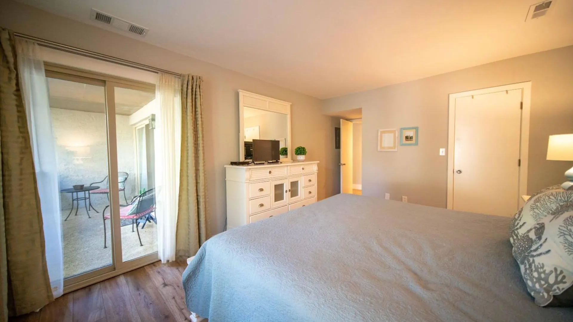 New Finishing Touches Added ! Walk To The Salty Dog South Sleeps 4 Sea Pines Holiday home