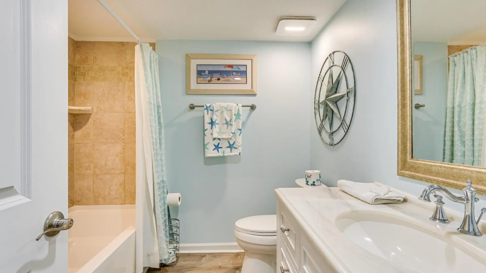 With Patio Walk To Beach! Apartment Hilton Head Island