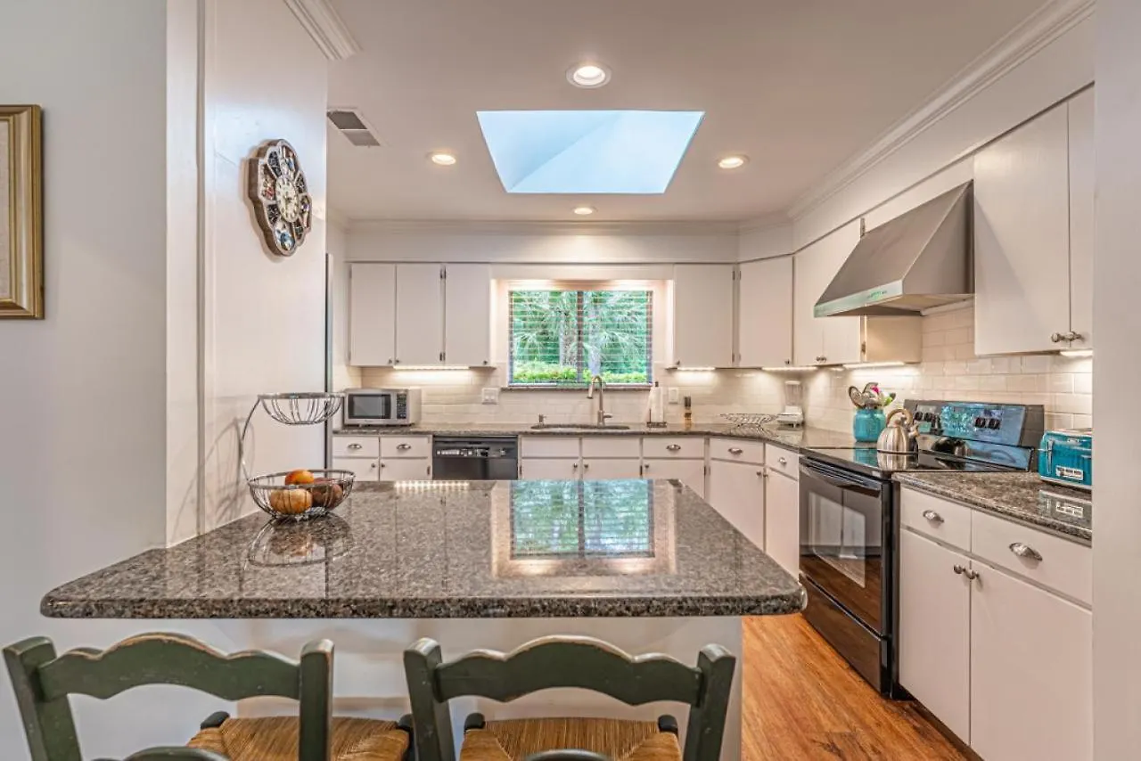 253 Greenwood New Renovations Private Pool Golf Views Sleeps 10 Sea Pines Holiday home