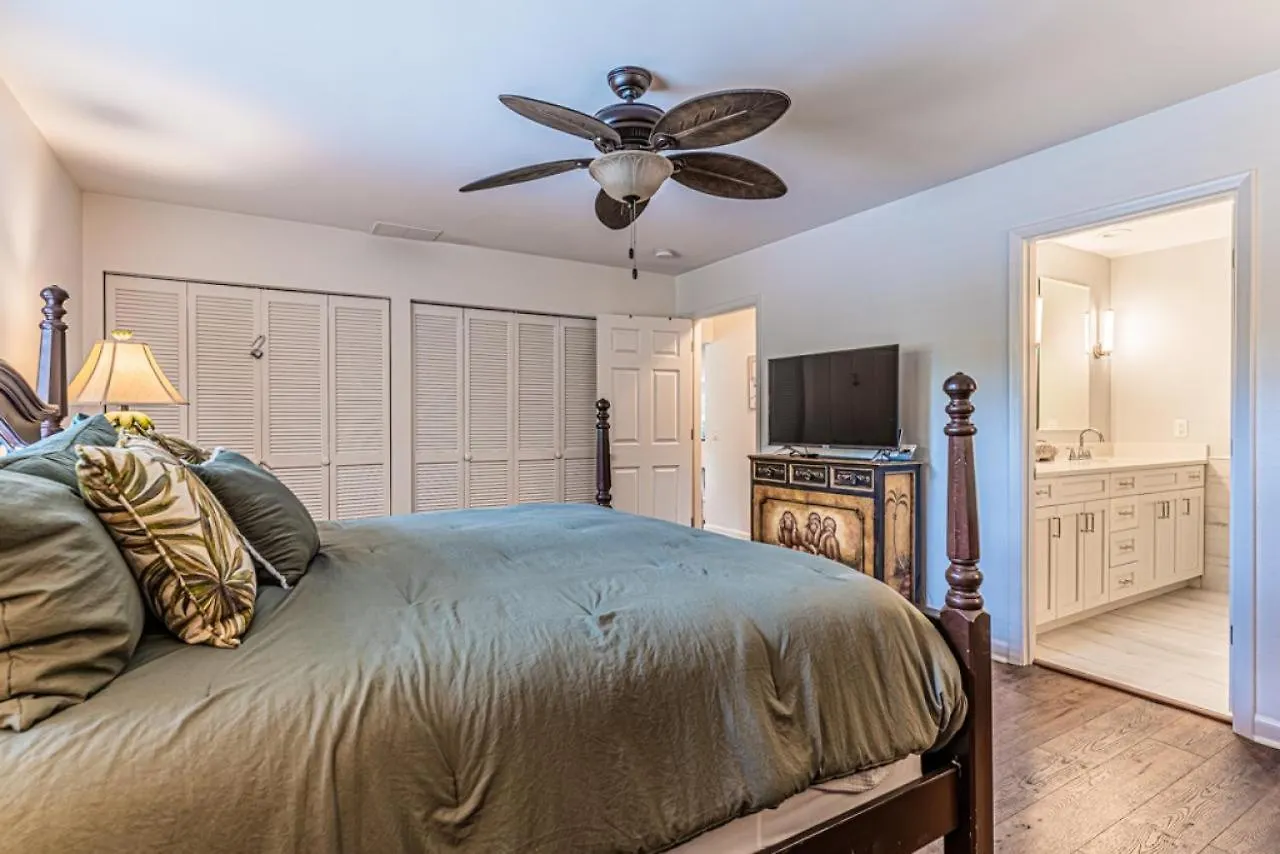 253 Greenwood New Renovations Private Pool Golf Views Sleeps 10 Sea Pines Holiday home *
