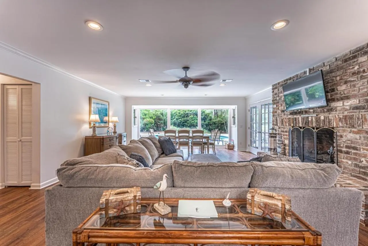253 Greenwood New Renovations Private Pool Golf Views Sleeps 10 Sea Pines Holiday home