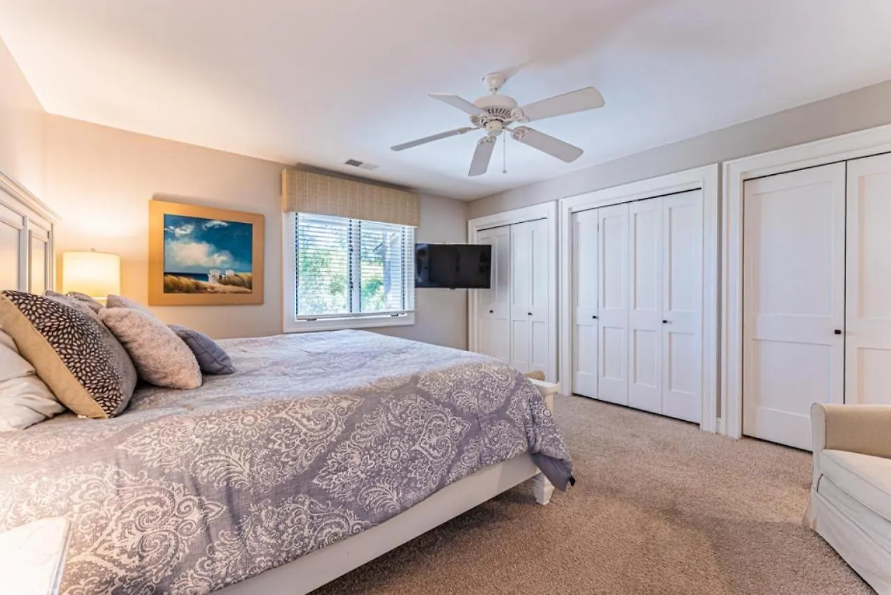 Holiday home 24 Red Cardinal 2nd Row, Steps From The Updated, Coastal, Luxury Hilton Head Island