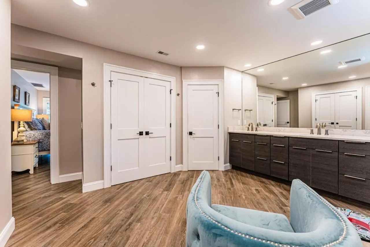 Holiday home 24 Red Cardinal 2nd Row, Steps From The Updated, Coastal, Luxury