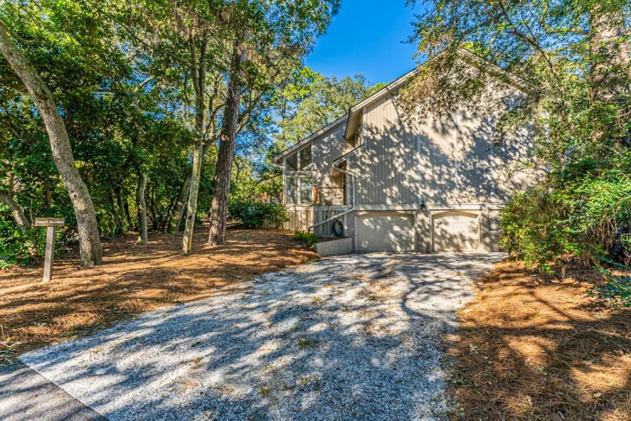Holiday home 24 Red Cardinal 2nd Row, Steps From The Updated, Coastal, Luxury Hilton Head Island