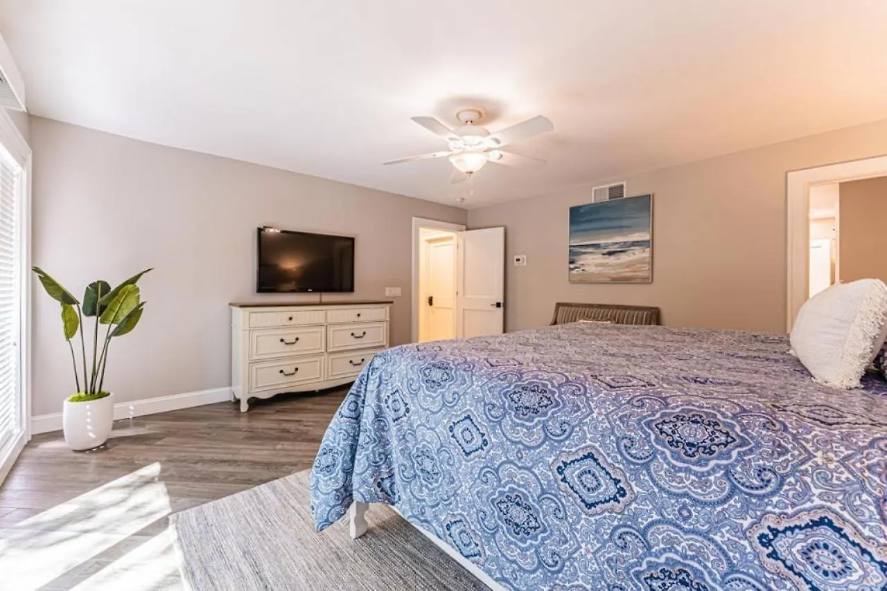 Holiday home 24 Red Cardinal 2nd Row, Steps From The Updated, Coastal, Luxury