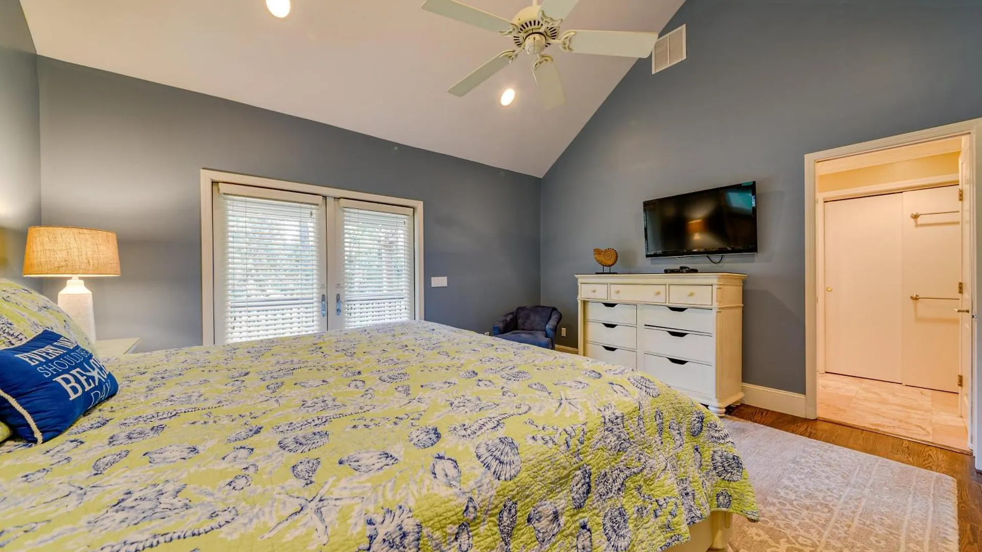 Holiday home 28 Surf Scoter 2nd Row Steps From The Renovated