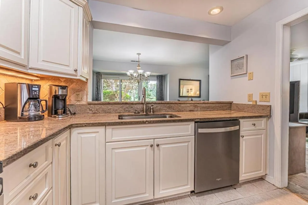 Pet Friendly! 503 Plantation Club Walk To Pool Sleeps 6 Sea Pines Holiday home