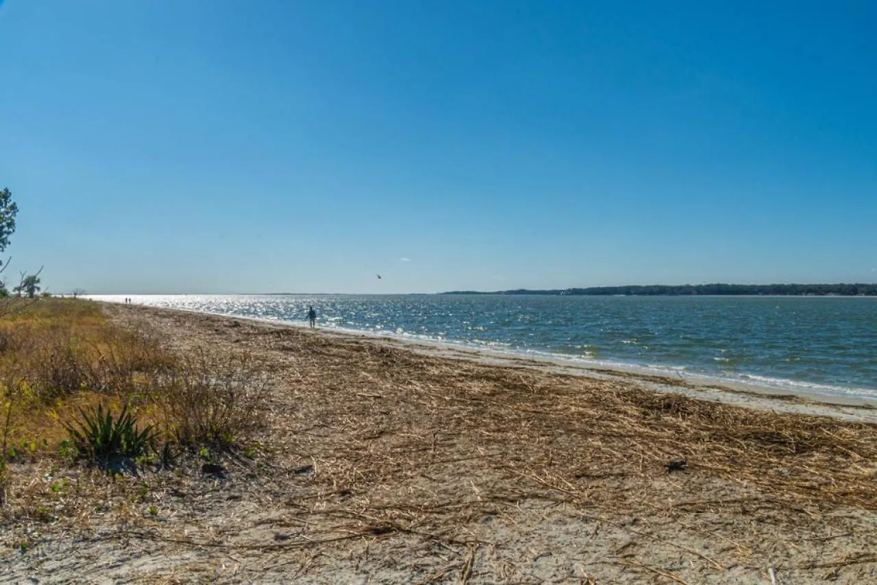 1686 Bluff Renovated Sleeps 8 Walk To Salty Dog Sea Pines