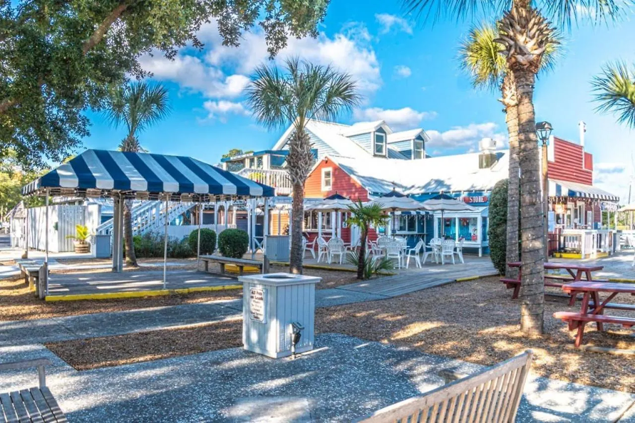 1686 Bluff Renovated Sleeps 8 Walk To Salty Dog Sea Pines Holiday home
