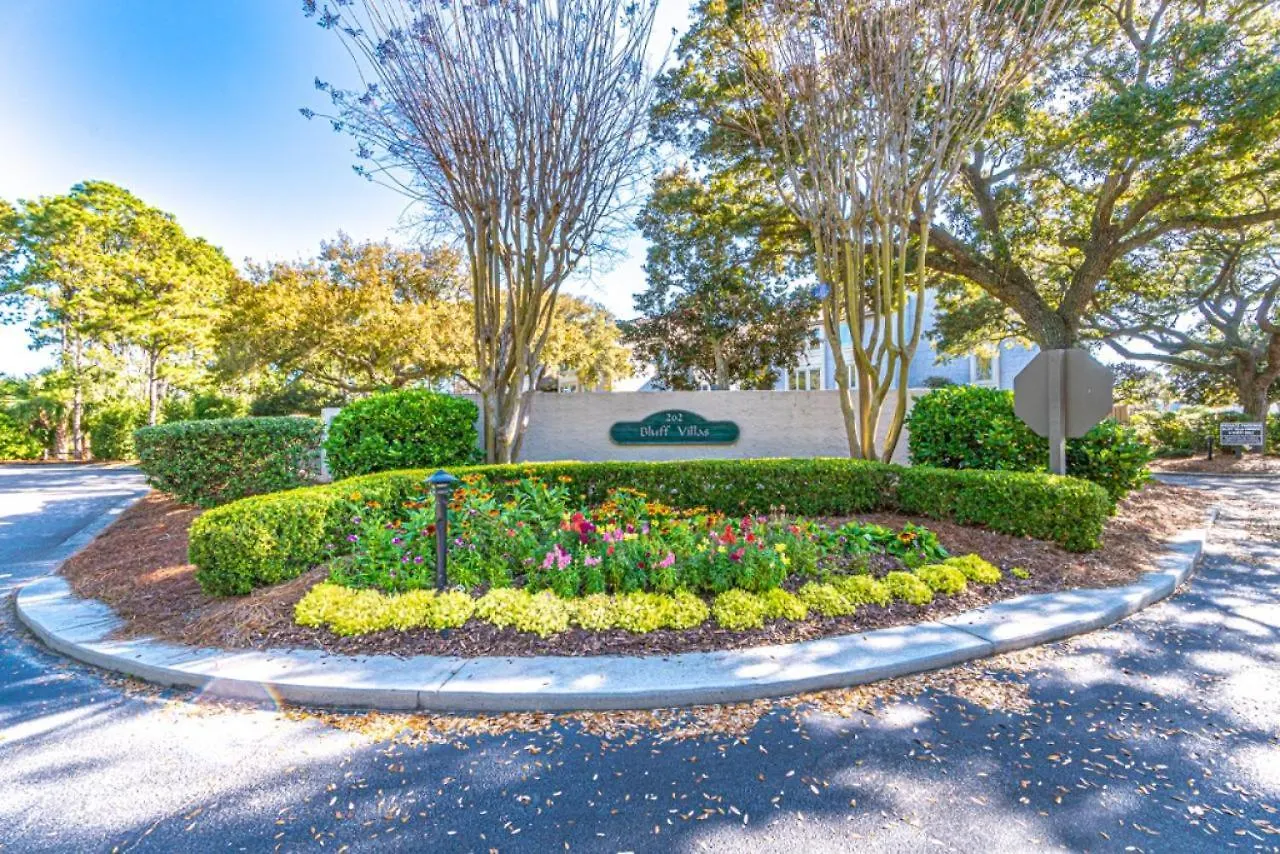 Holiday home 1686 Bluff Renovated Sleeps 8 Walk To Salty Dog Sea Pines