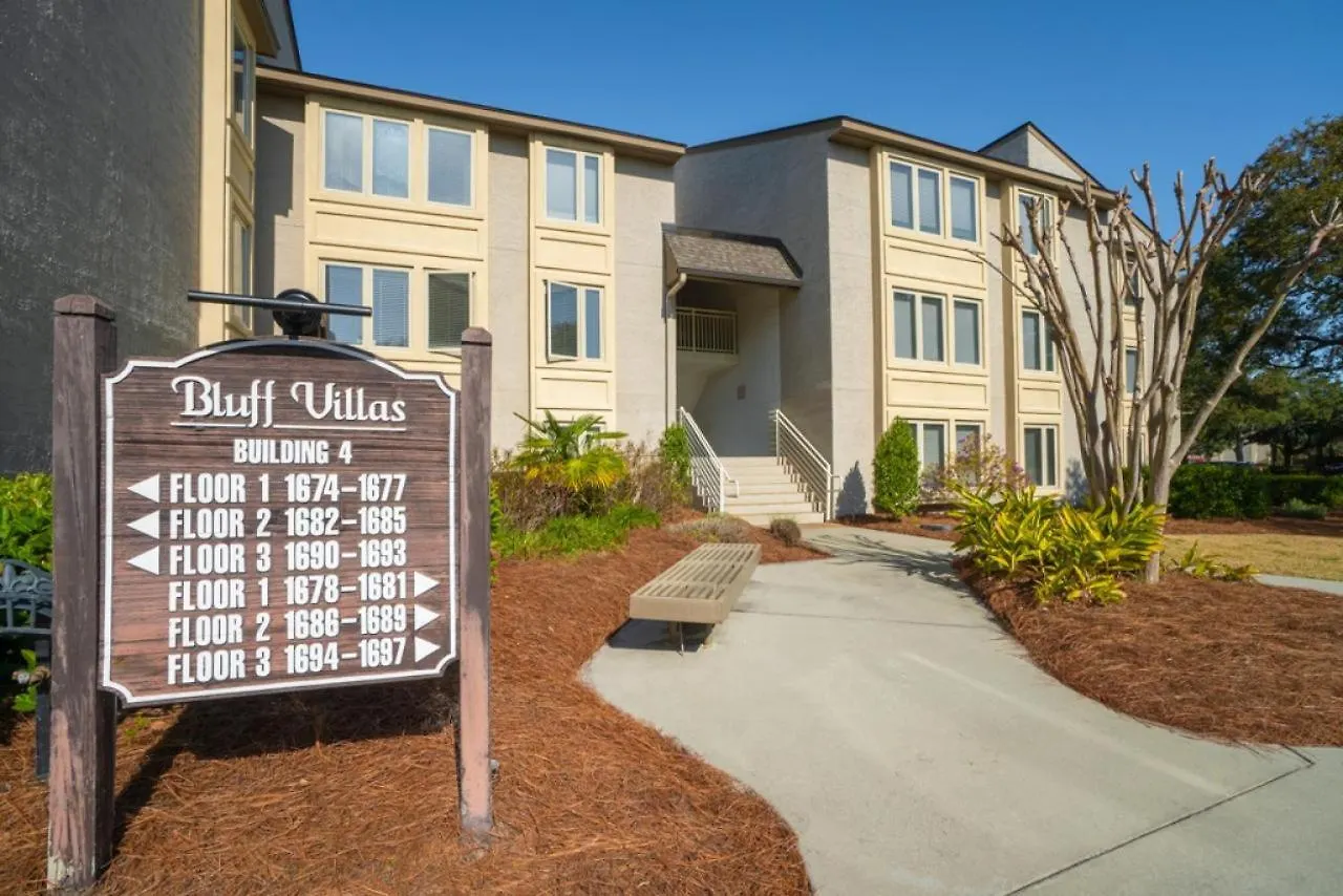Holiday home 1686 Bluff Renovated Sleeps 8 Walk To Salty Dog Sea Pines *