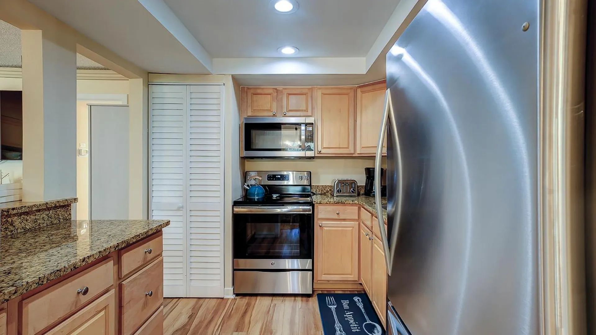 1686 Bluff Renovated Sleeps 8 Walk To Salty Dog Sea Pines *
