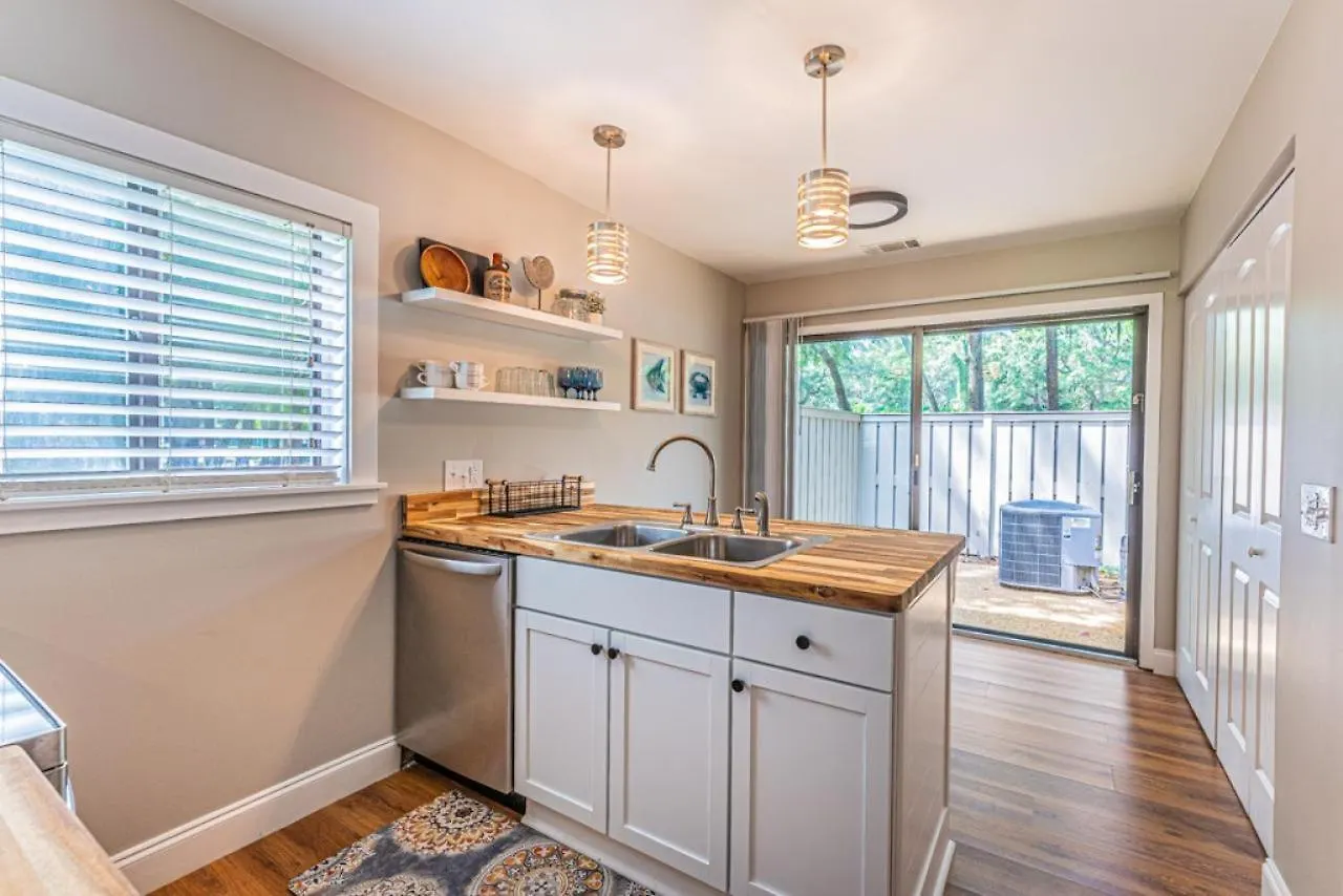 New Listing 2373 Racquet Club Gorgeous Golf Course View Steps From Harbourtown Sea Pines Holiday home