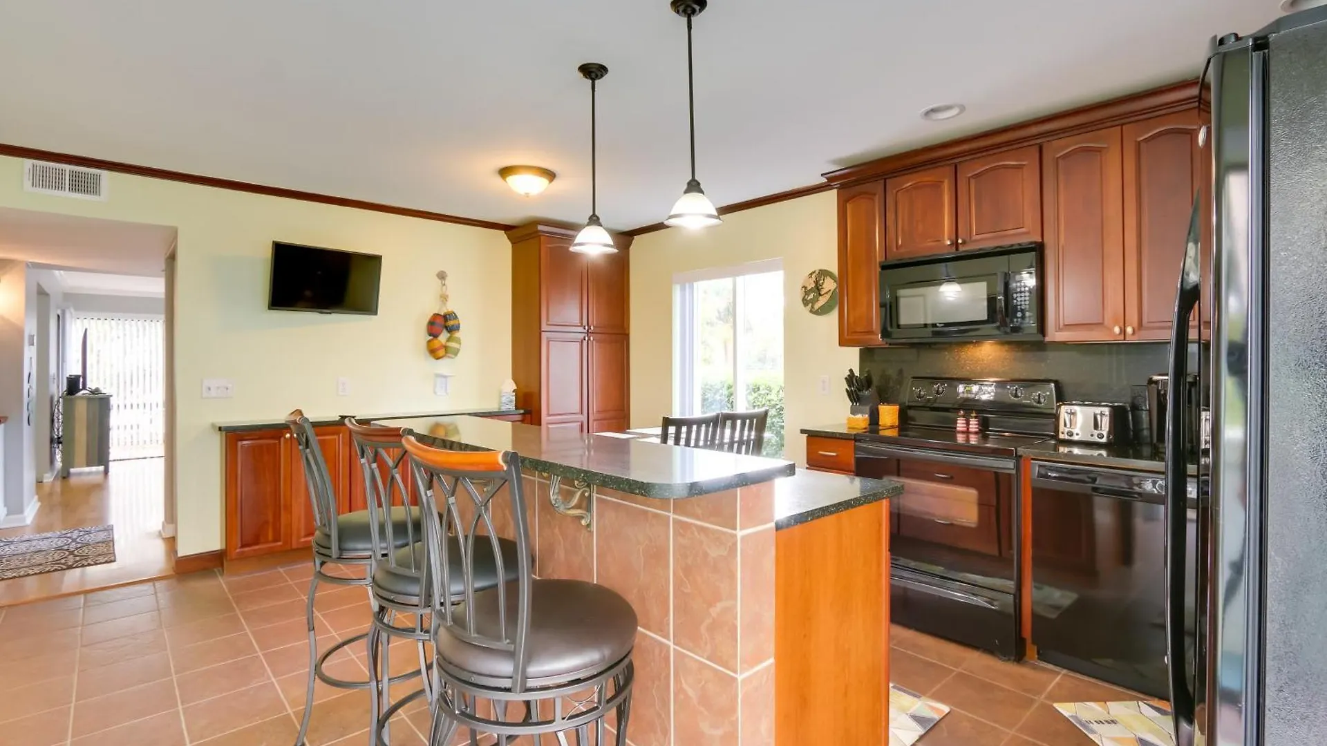 Updated Townhome With Decks! Holiday home Hilton Head Island