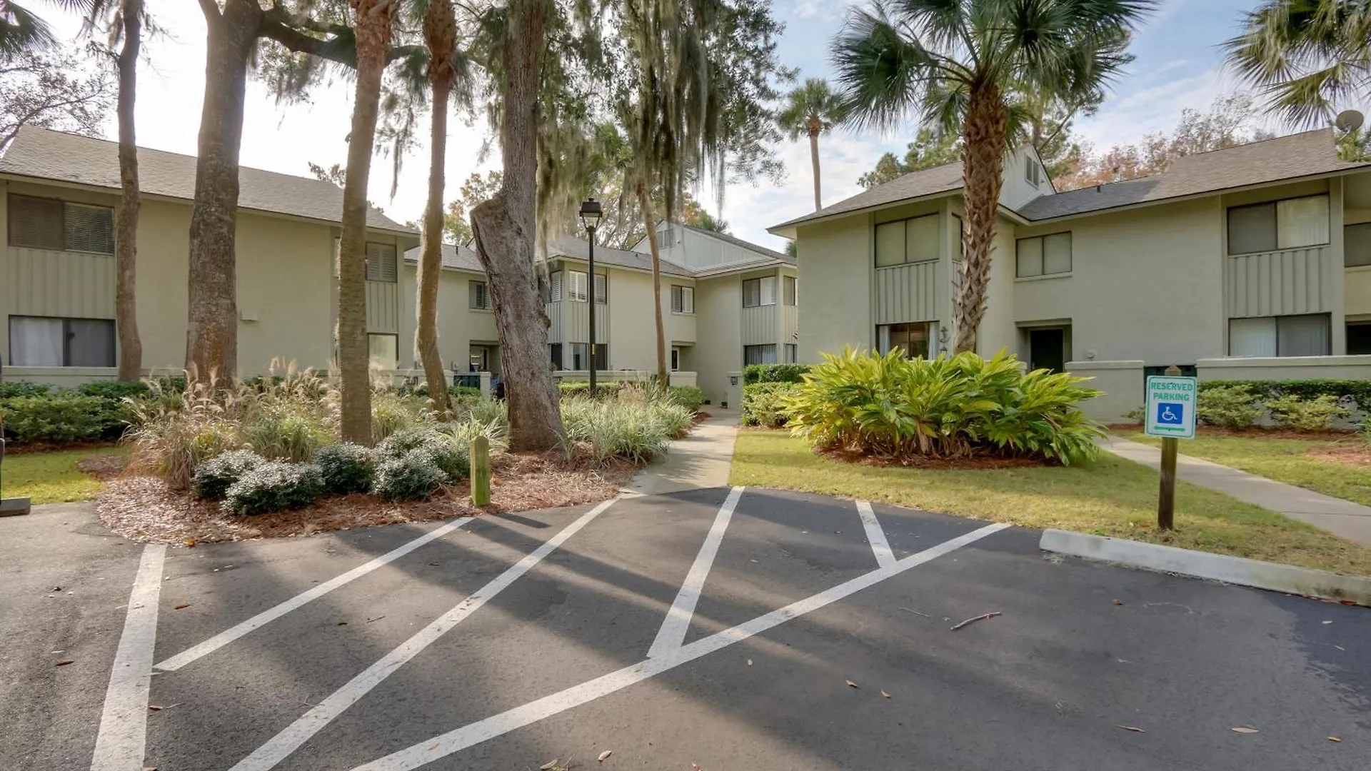Updated Townhome With Decks! Hilton Head Island