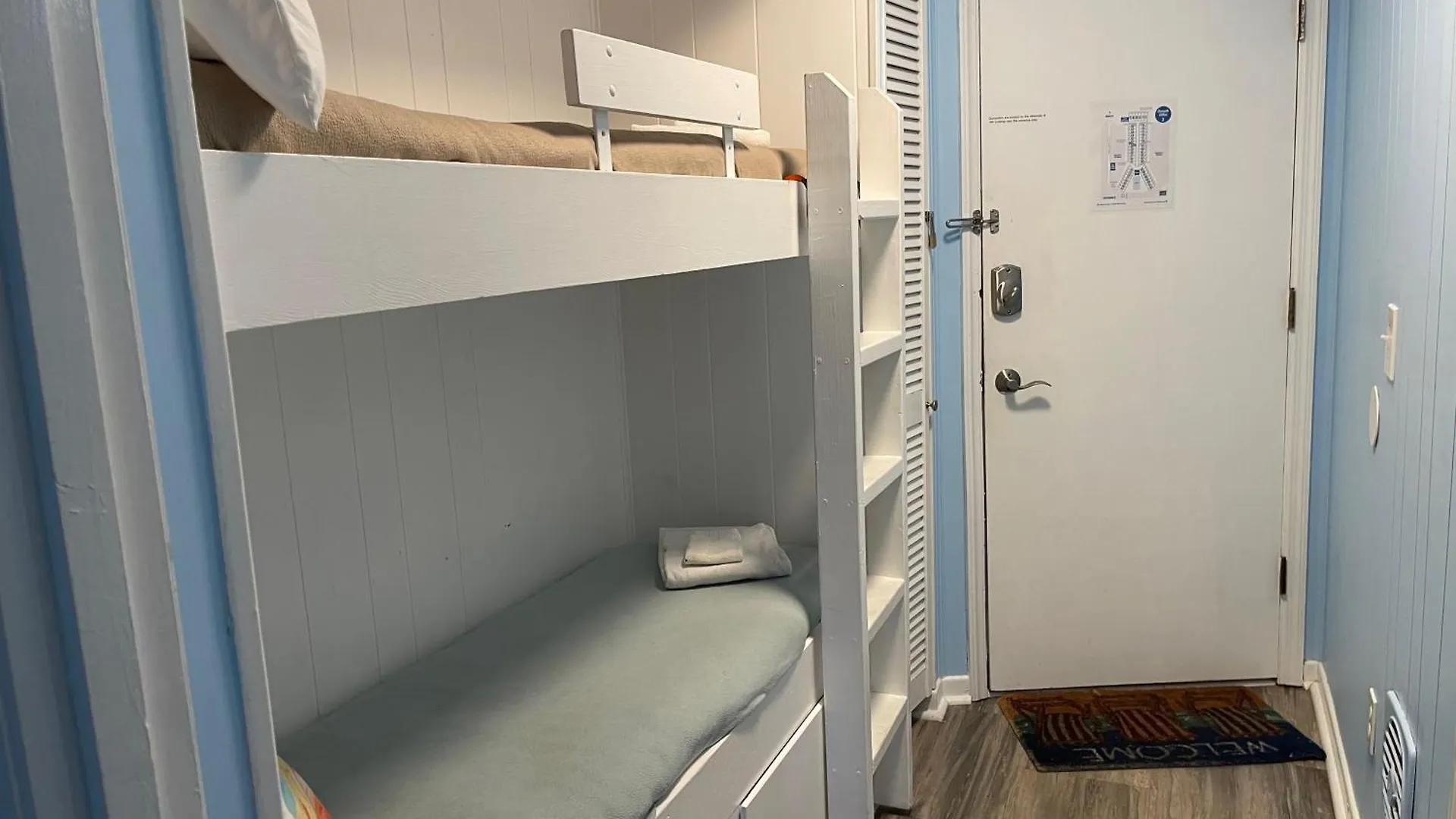 Apartment Shorething! Beachside Retreat W/ Bikes, Chairs *
