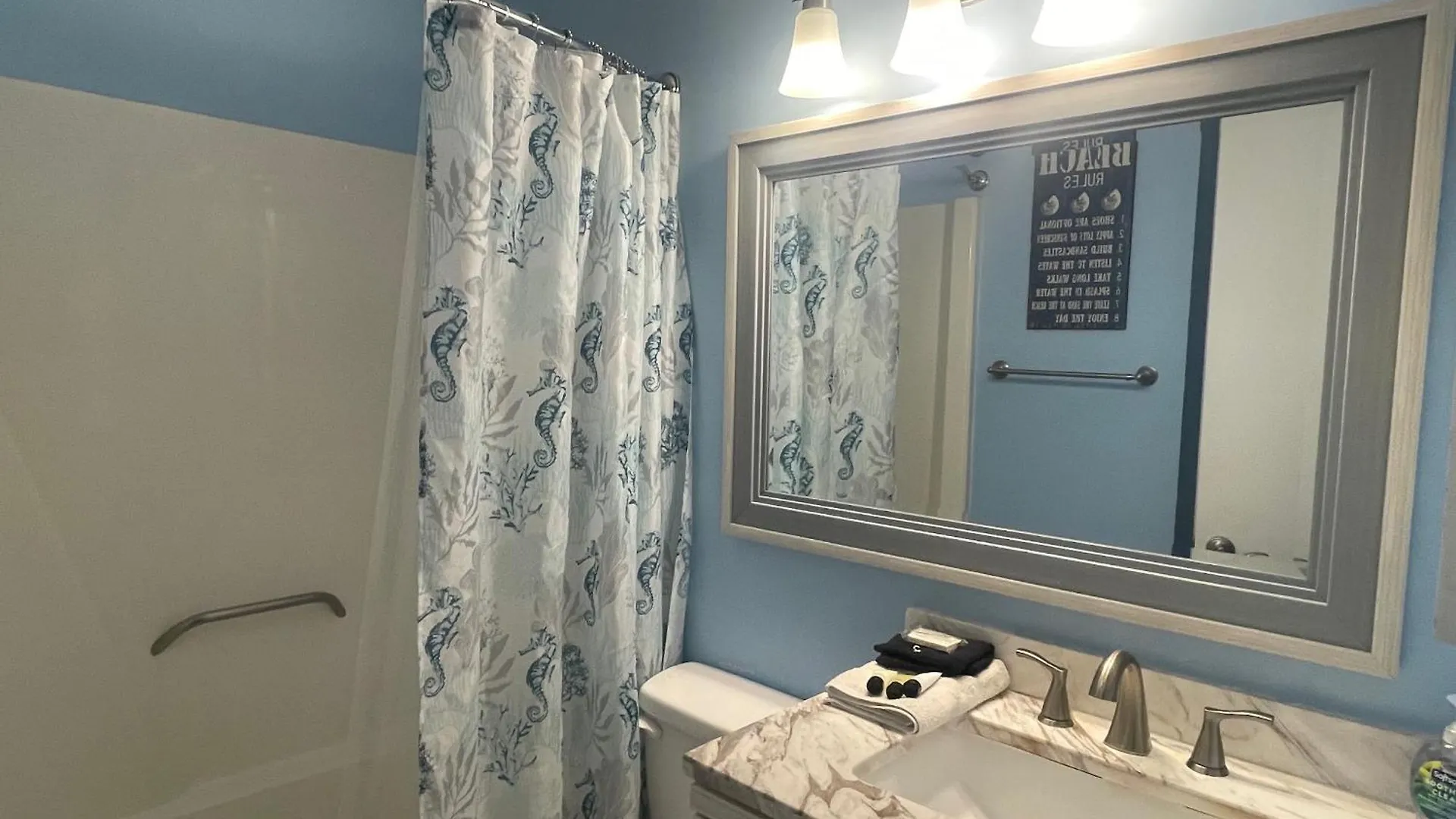 Shorething! Beachside Retreat W/ Bikes, Chairs Apartment Hilton Head Island