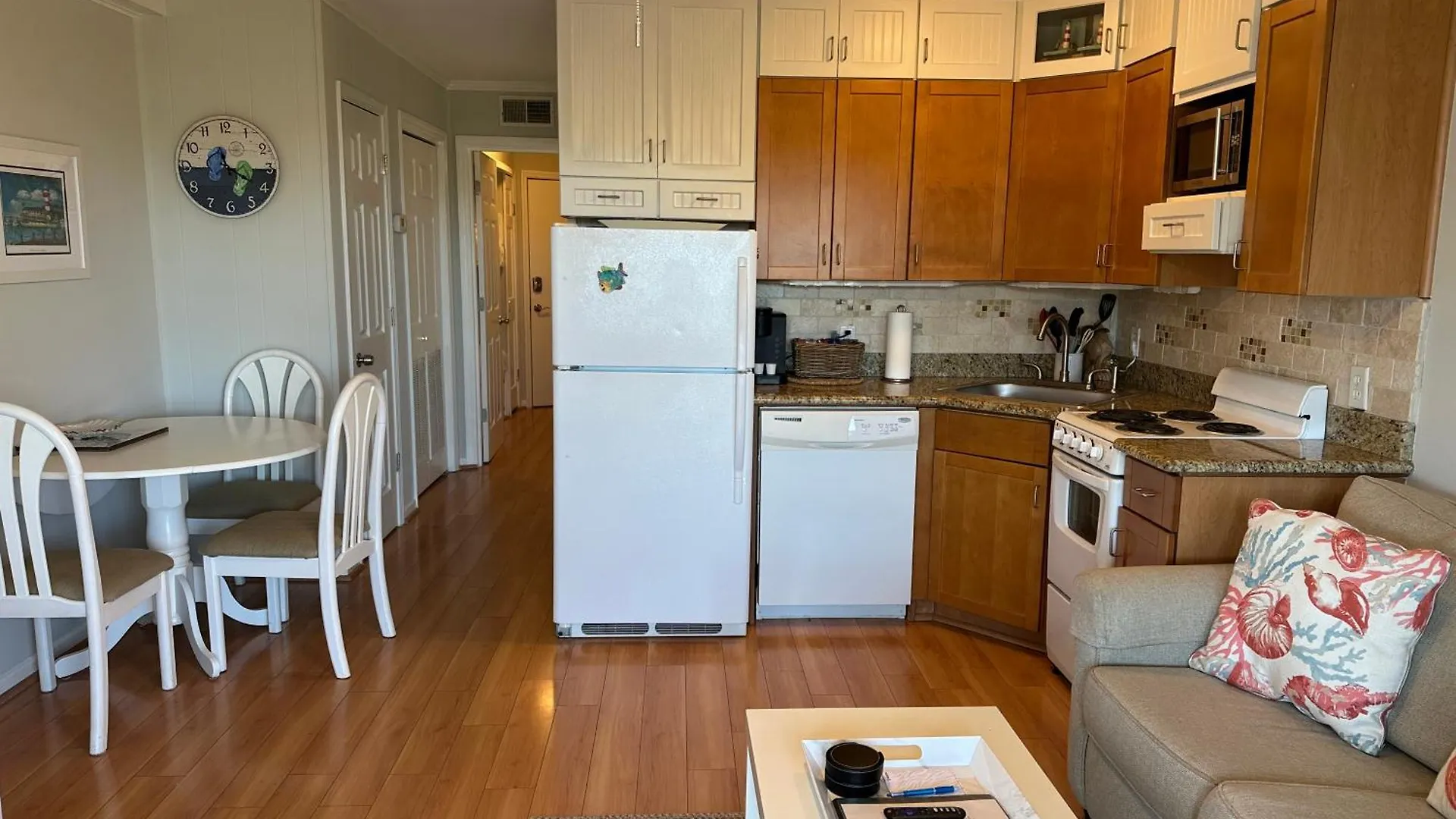 Good Times And Tan Lines!-central Air, Free Bikes! Apartment