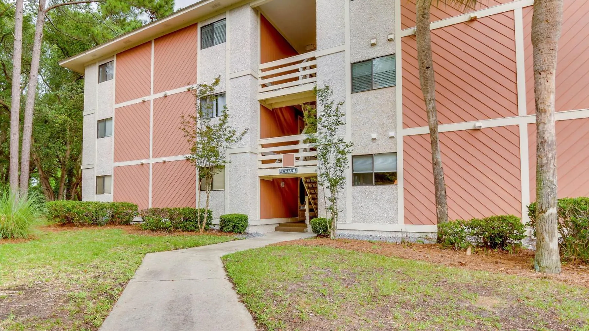 Hilton Head Getaway, Walk To And Golf Course! Apartment Hilton Head Island