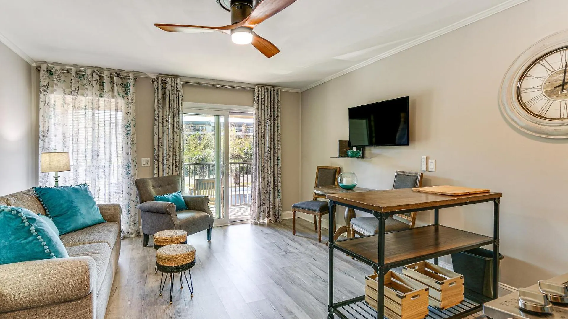 Apartment Beachfront Pool, Tennis, Gym, Etc! *