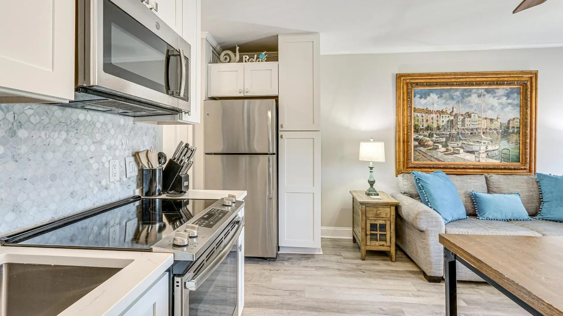 Apartment Beachfront Pool, Tennis, Gym, Etc!