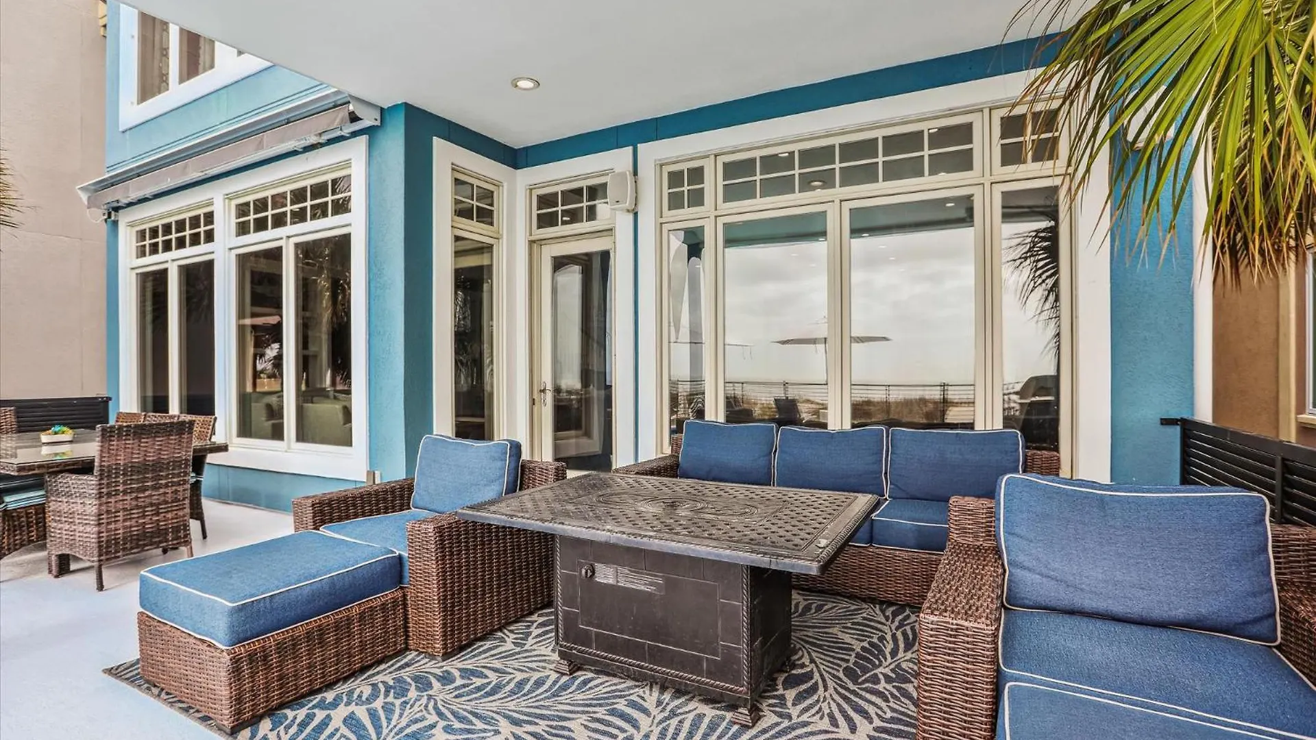 7 Singleton Place- Oceanfront, Private Pool, Renovated, Free Activities Included Holiday home