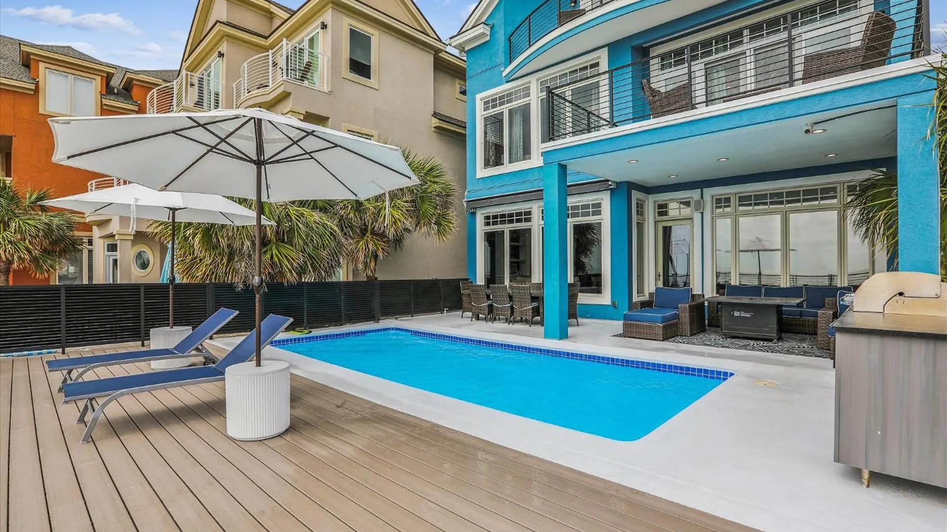 7 Singleton Place- Oceanfront, Private Pool, Renovated, Free Activities Included Holiday home *