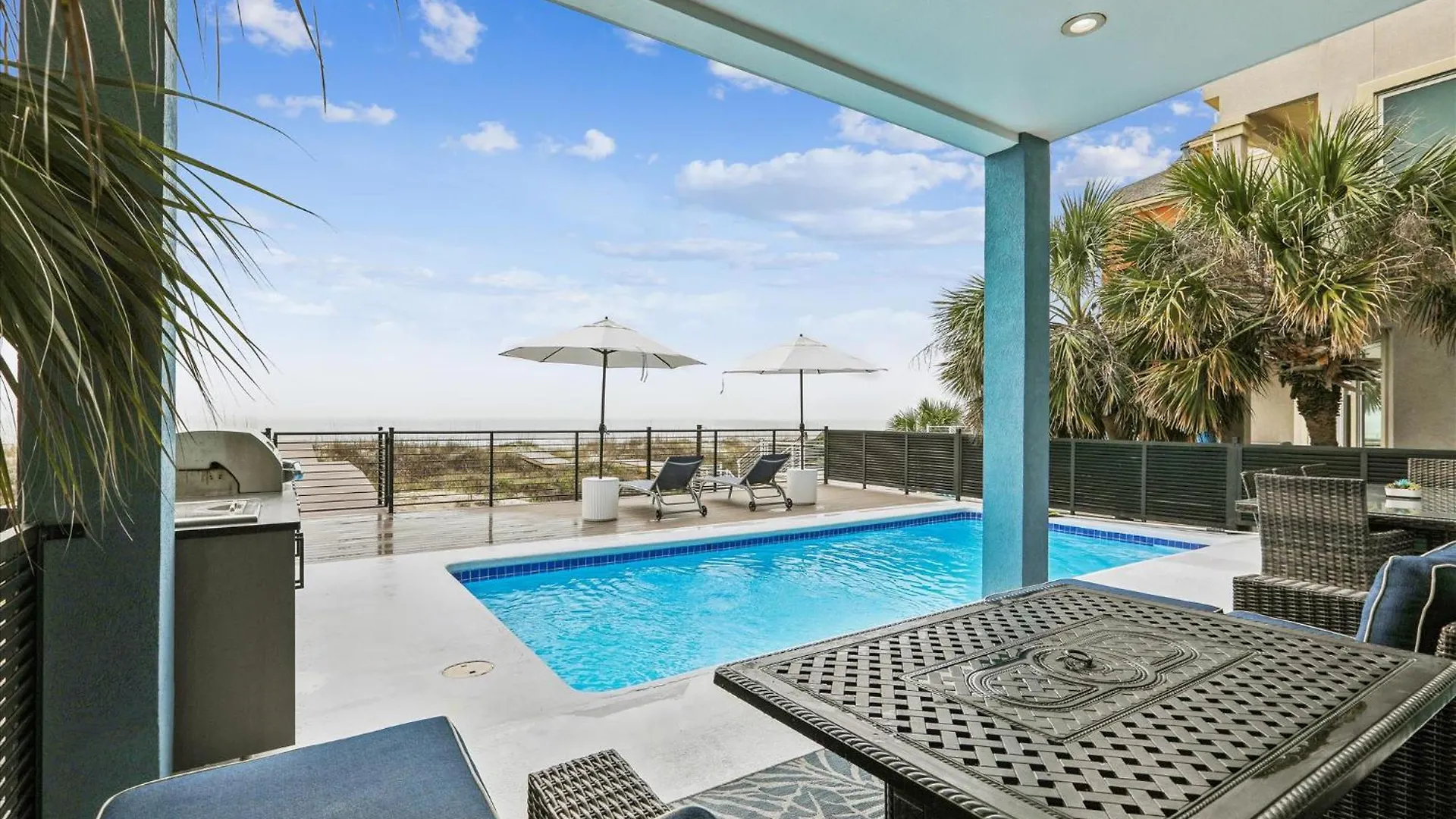 7 Singleton Place- Oceanfront, Private Pool, Renovated, Free Activities Included