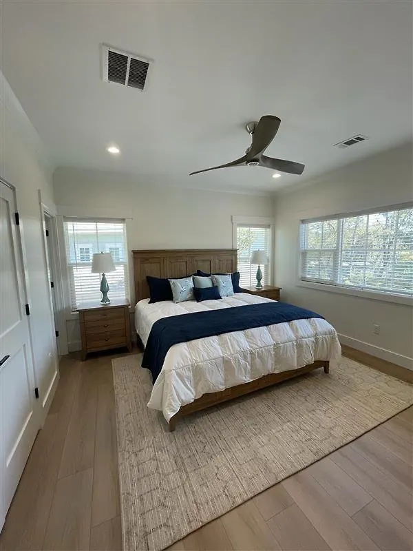 221 Cordillo Parkway *