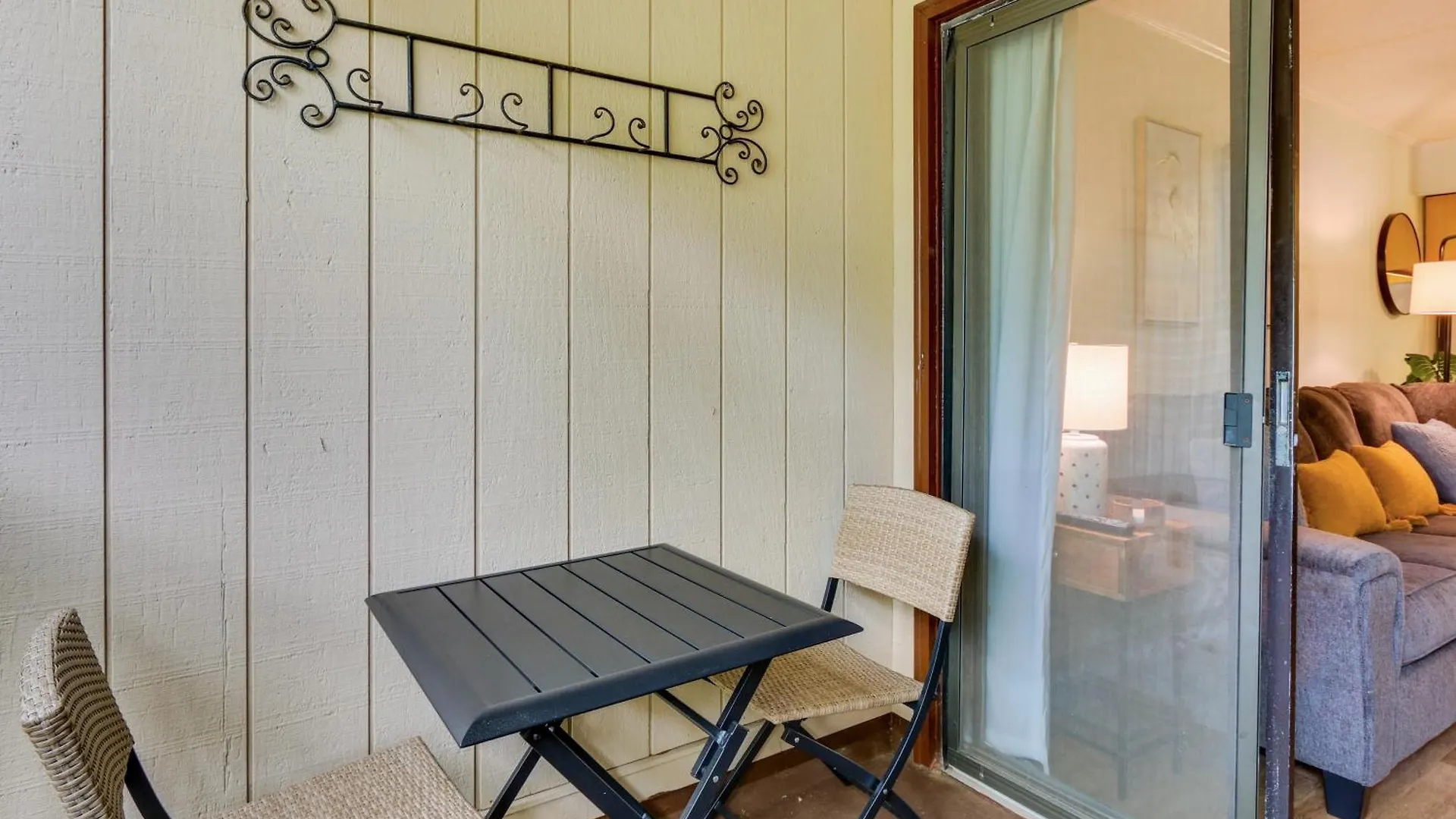 Hilton Head Getaway With Balcony - Walk To Beach! Apartment Hilton Head Island
