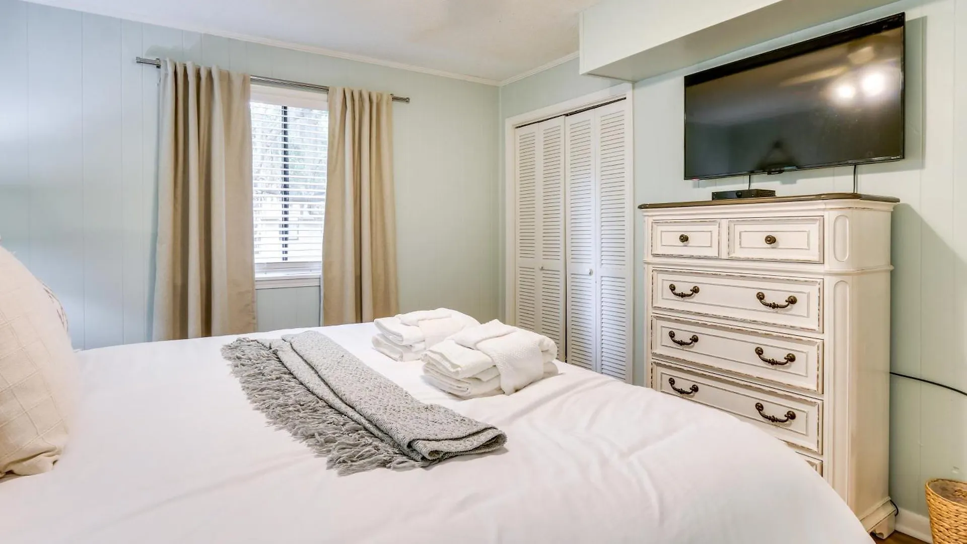 Hilton Head Getaway With Balcony - Walk To Beach! Apartment Hilton Head Island