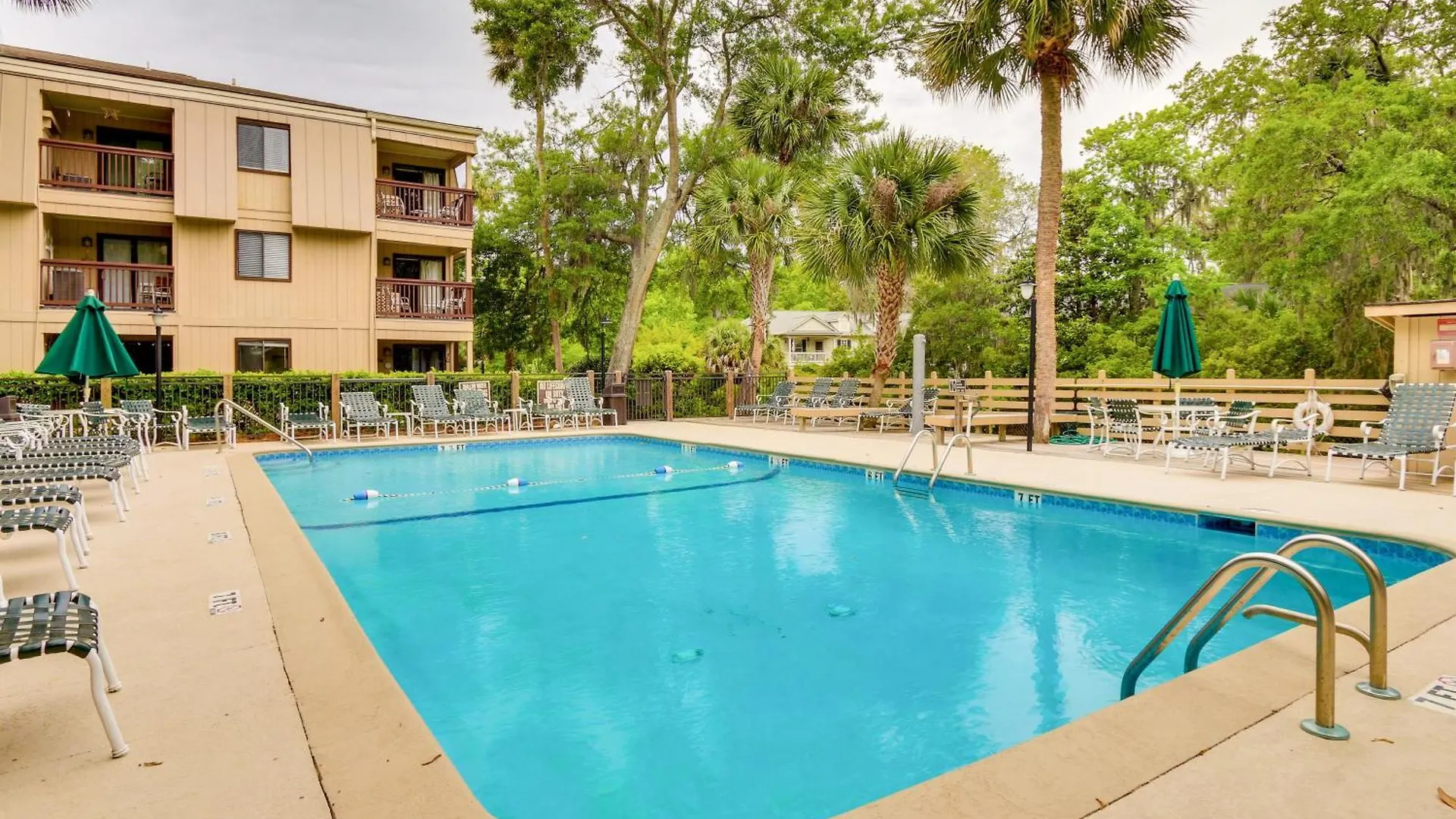 Hilton Head Getaway With Balcony - Walk To Beach! Hilton Head Island