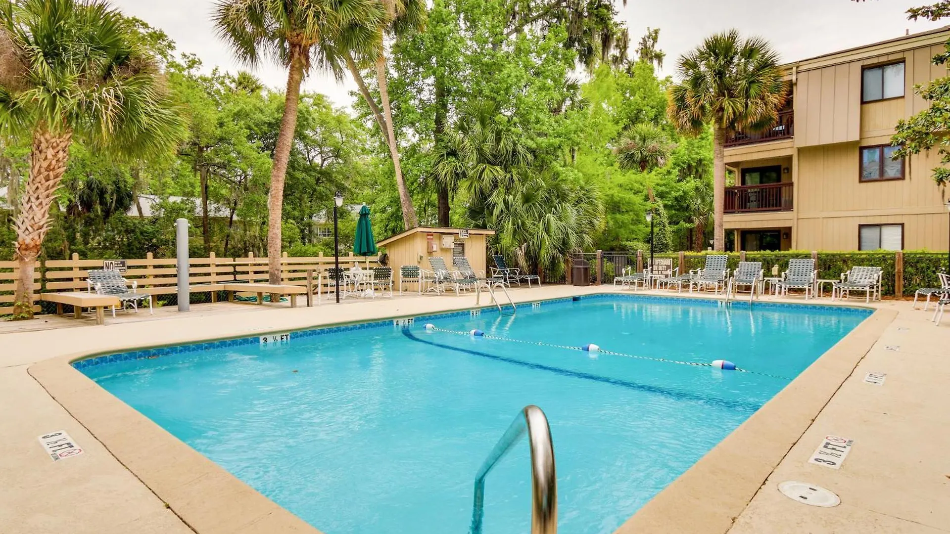 Apartment Hilton Head Getaway With Balcony - Walk To Beach! *
