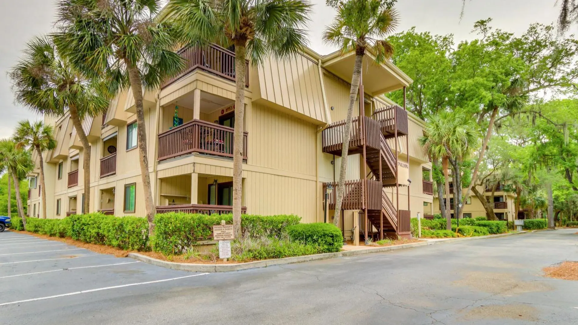 Hilton Head Getaway With Balcony - Walk To Beach! Hilton Head Island