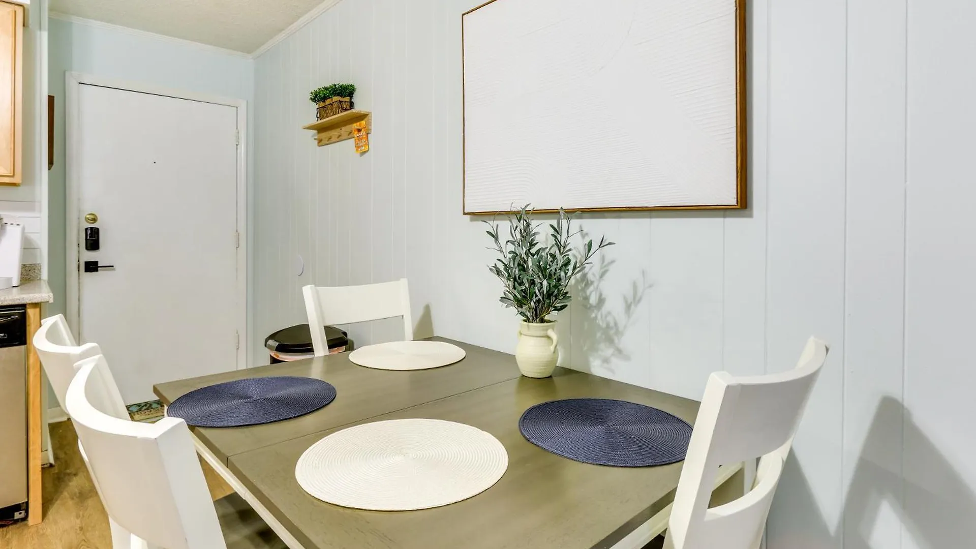 Hilton Head Getaway With Balcony - Walk To Beach! Apartment
