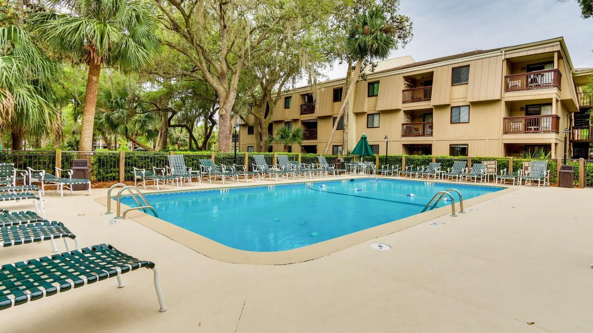 Hilton Head Getaway With Balcony - Walk To Beach! Apartment *