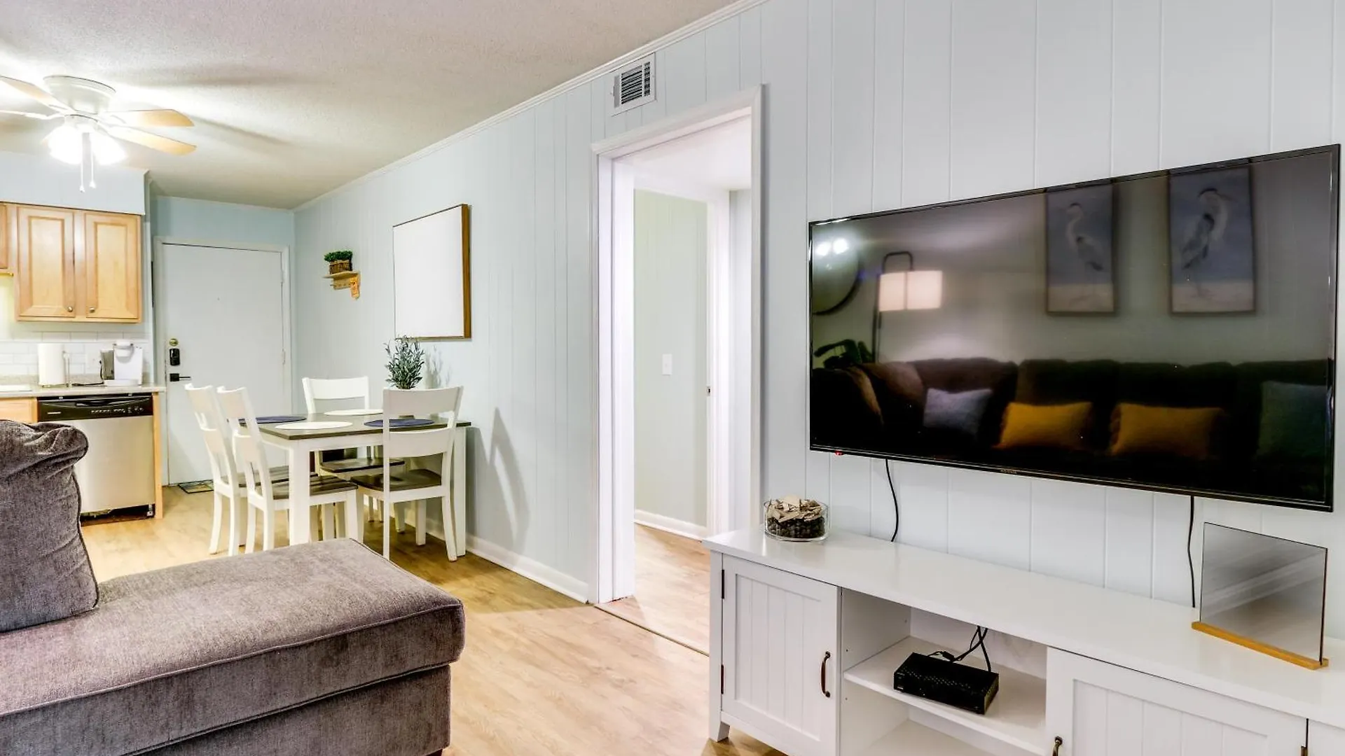 Hilton Head Getaway With Balcony - Walk To Beach! Apartment Hilton Head Island