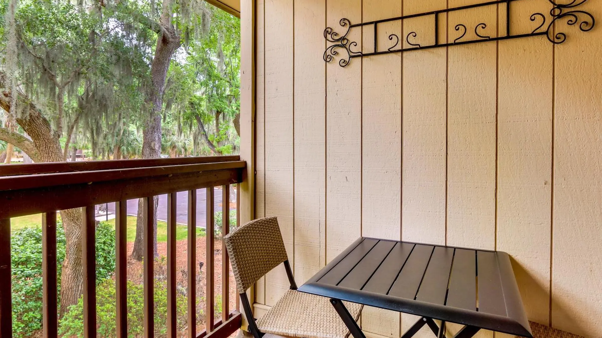 Hilton Head Getaway With Balcony - Walk To Beach! Hilton Head Island