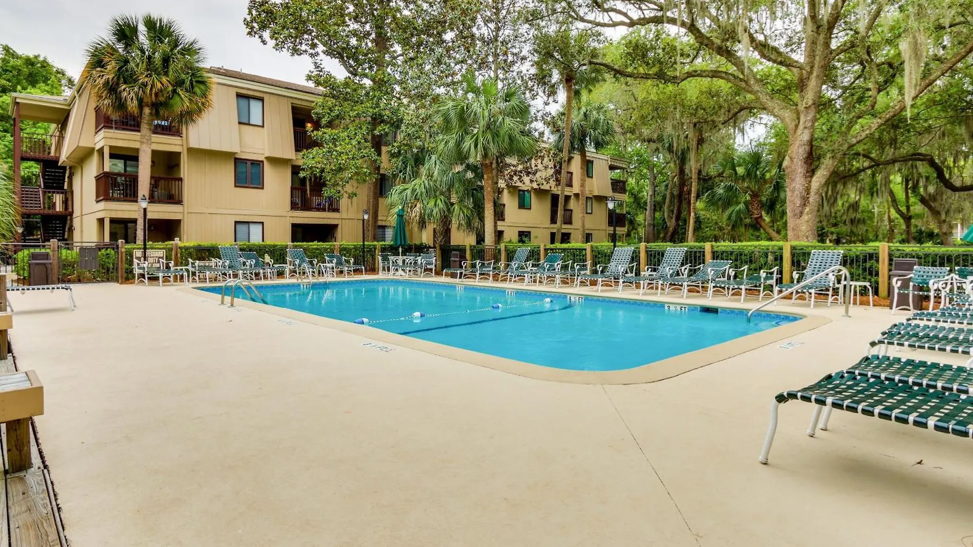 Hilton Head Getaway With Balcony - Walk To Beach! Apartment